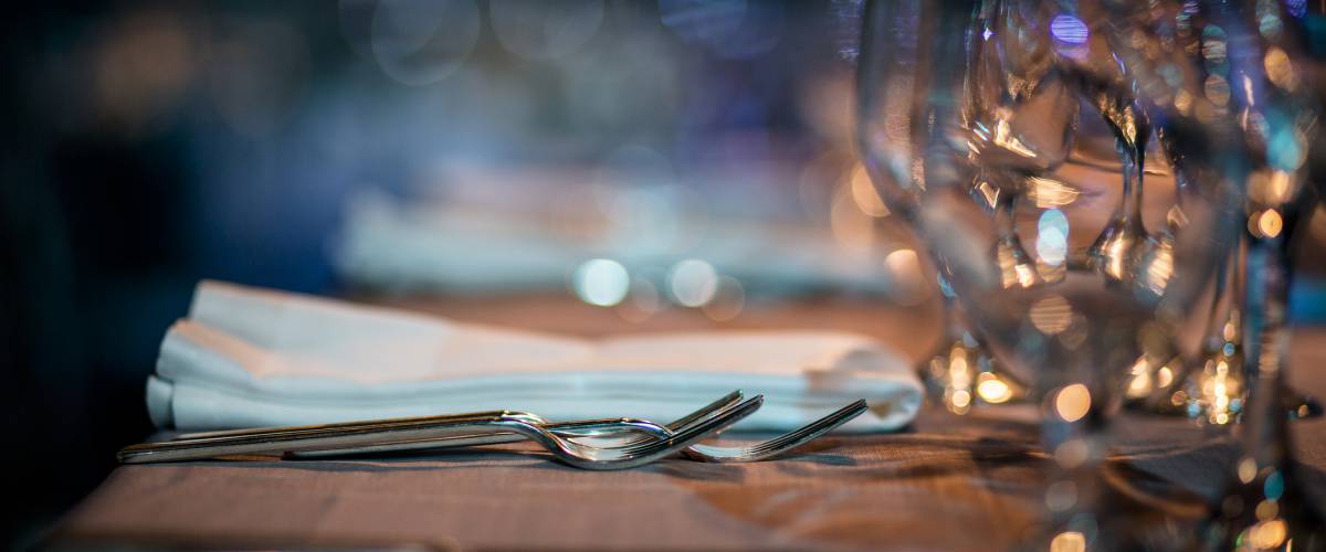 Öffnungszeiten Café & Restaurant Symbolfoto