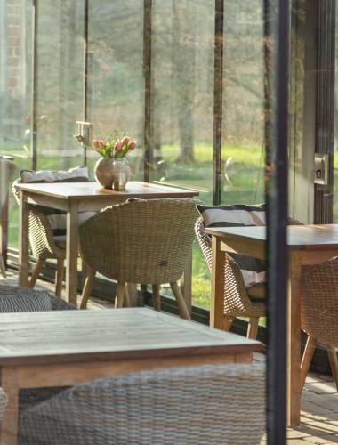 Öffnungszeiten Café & Bistro Symbolfoto