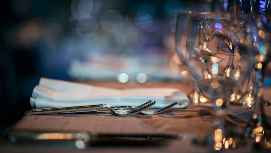 Öffnungszeiten Café & Restaurant Symbolfoto