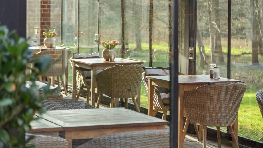 Öffnungszeiten Café & Bistro Symbolfoto